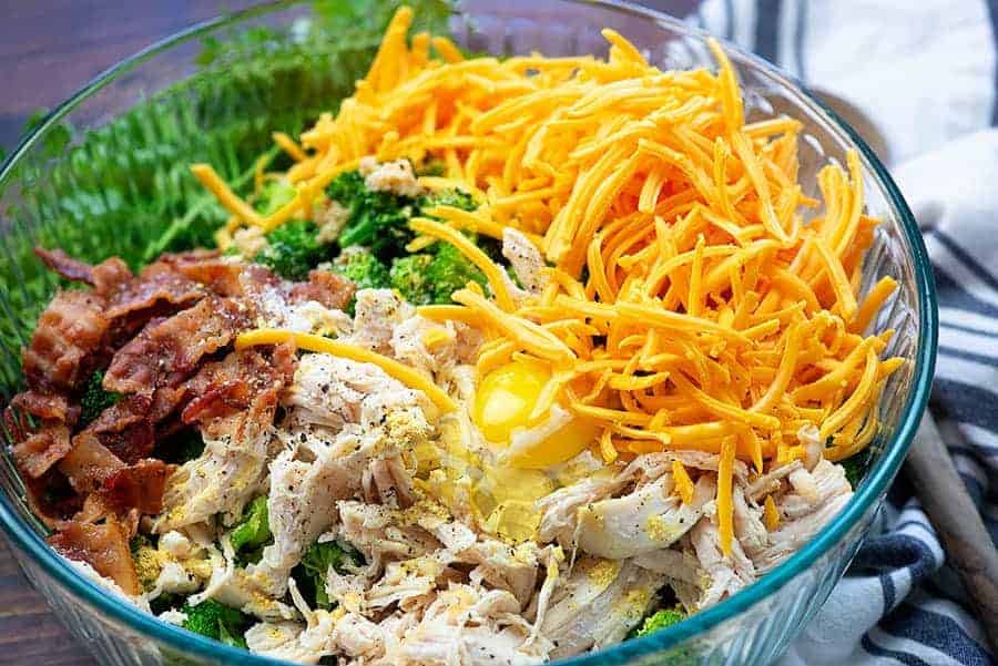 Zutaten für Low Carb Hähnchenauflauf in Glasschüssel