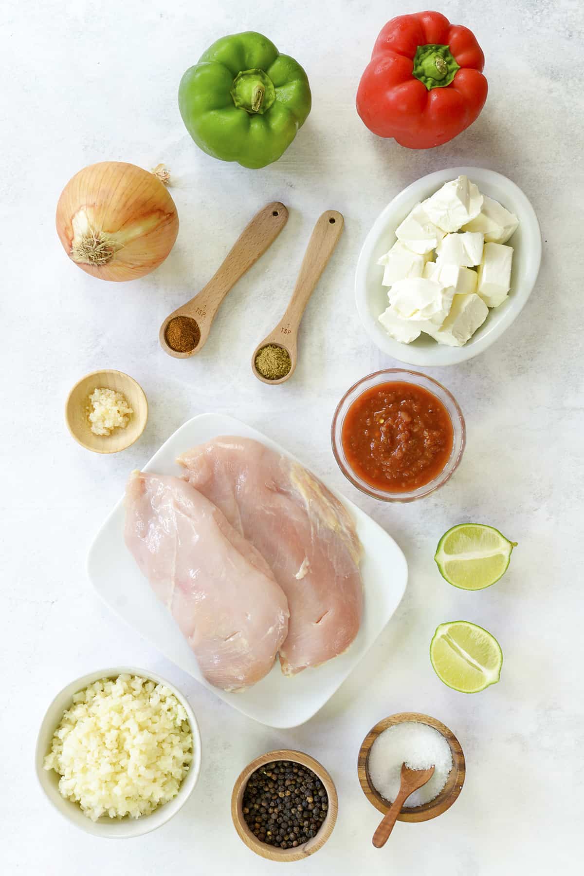 Ingredients for crockpot chicken fajitas.