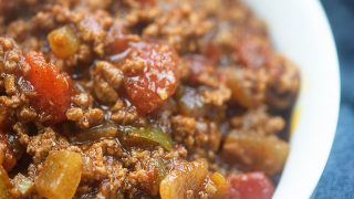Keto chili! This low carb chili recipe is full of flavor, totally easy to make, and I swear you'd never guess it was low carb! #lowcarb #keto #chili #recipe
