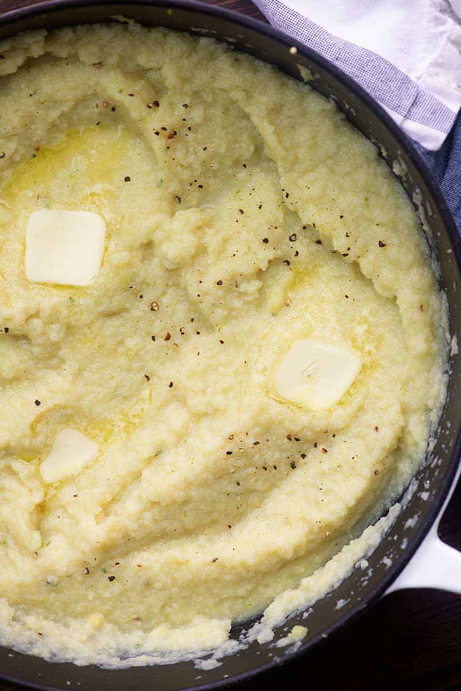 The BEST mashed cauliflower - so creamy and easy to whip up! #lowcarb #keto #cauliflower