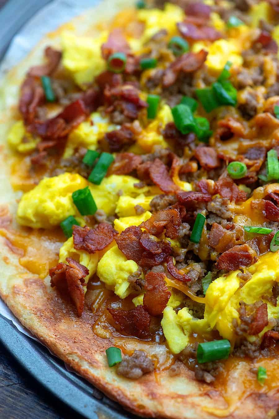 keto breakfast pizza recipe on pizza pan