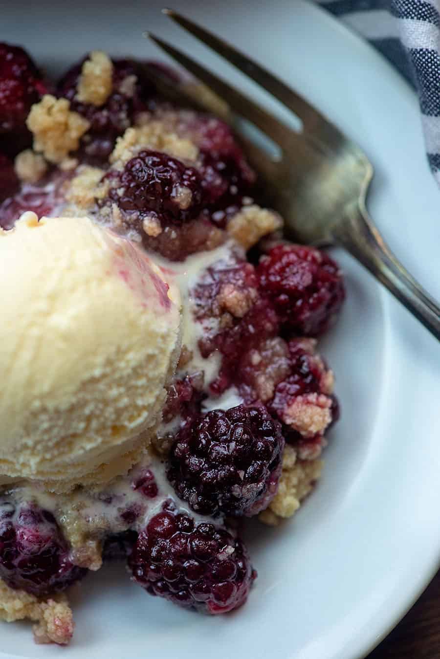 blackberry cobbler with ice cream