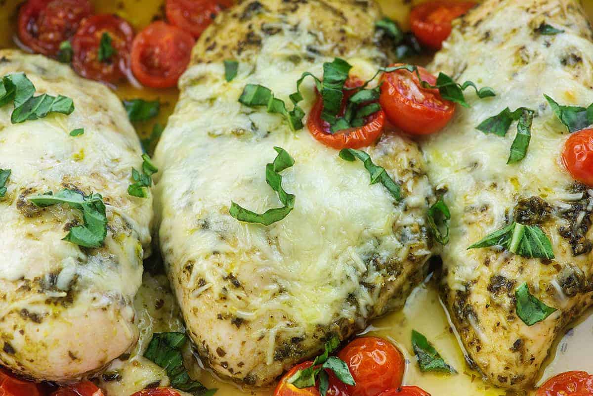 baked chicken pesto with tomatoes