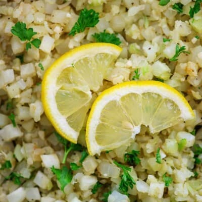 lemon slices on top of cauliflower rice