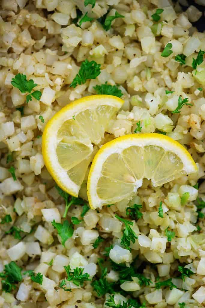 lemon slices on top of cauliflower rice