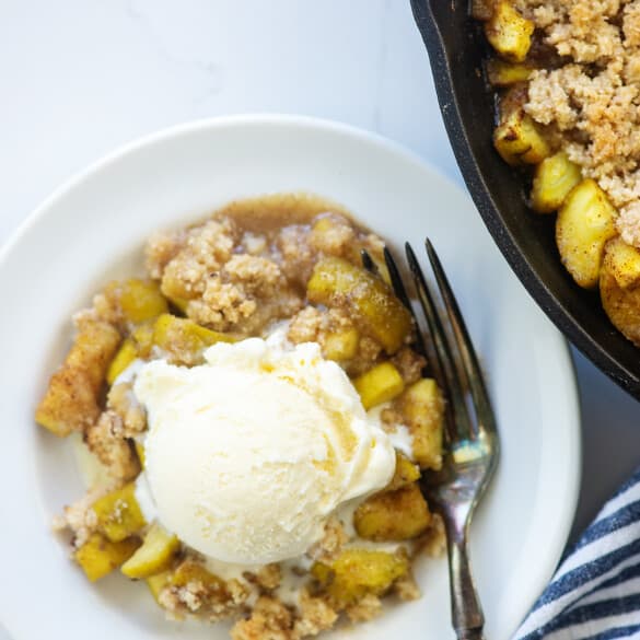 The BEST Keto Apple Crisp Recipe That Low Carb Life