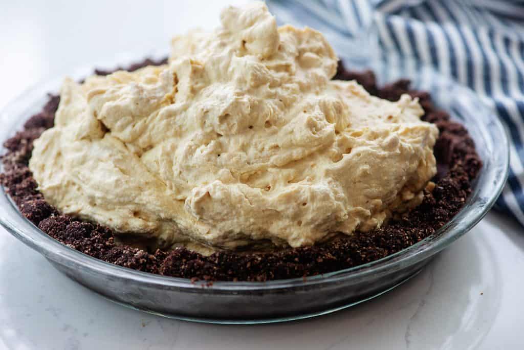 peanut butter filling in chocolate pie crust