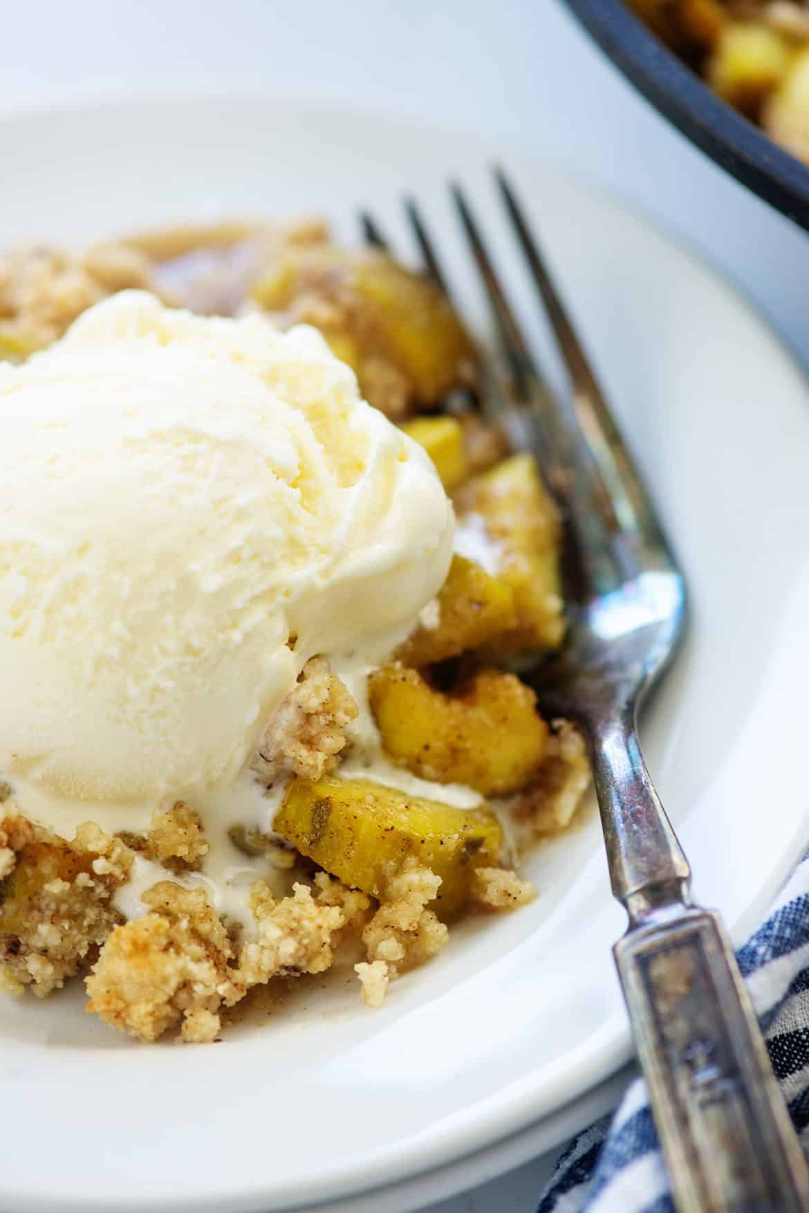 The BEST Keto Apple Crisp Recipe That Low Carb Life