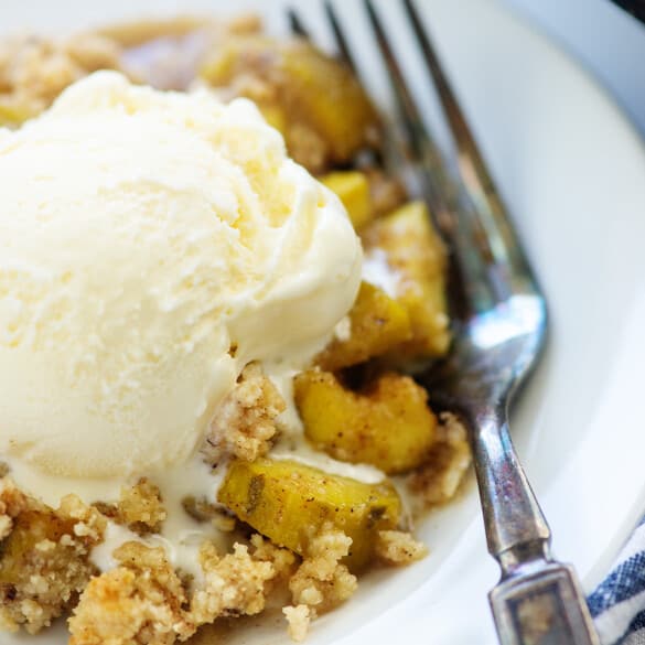 The BEST Keto Apple Crisp Recipe That Low Carb Life