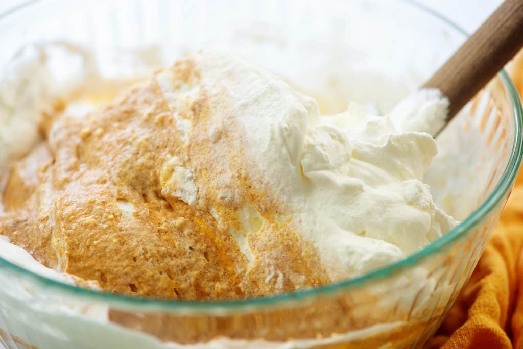 no bake pumpkin pie filling in glass bowl