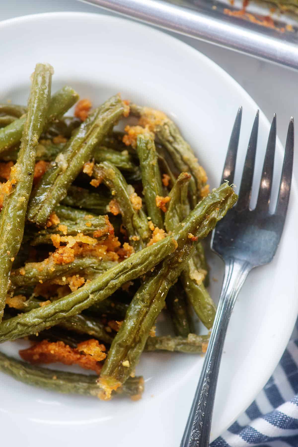 cooked green beans on plate.