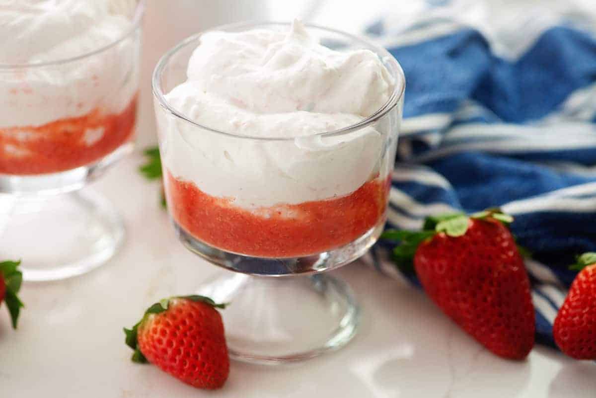 4 Ingredient Keto Strawberry Mousse - That Low Carb Life