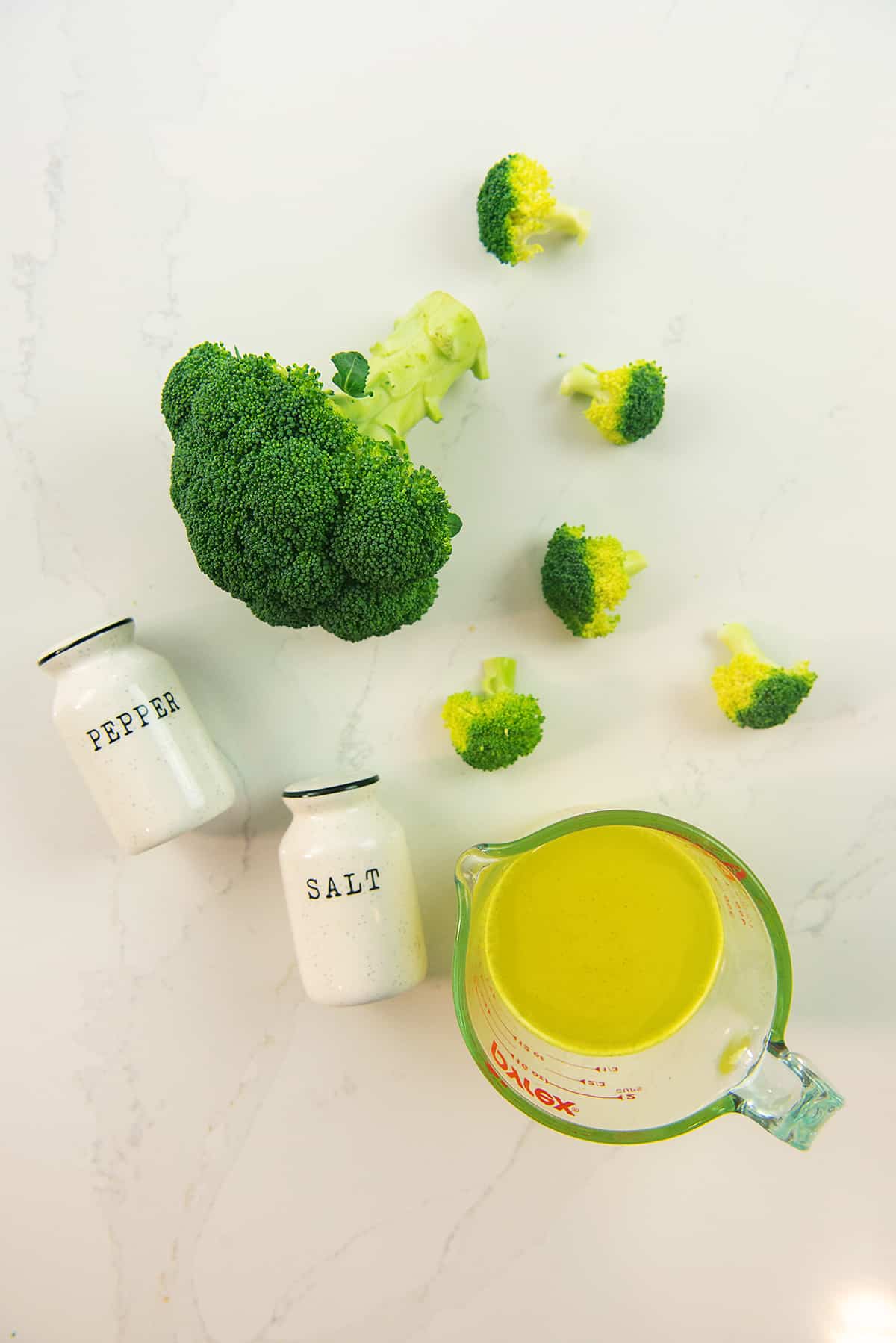 ingredients for making broccoli in the Instant Pot.