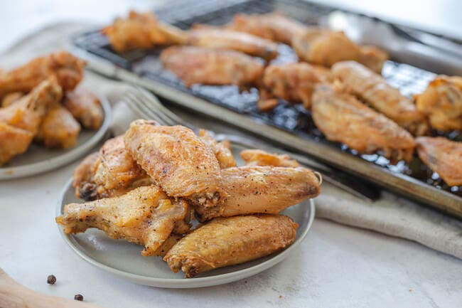Crispy Baked Chicken Wings | That Low Carb Life