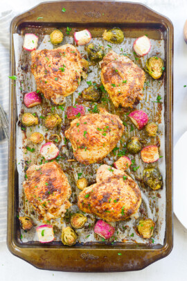 sheet pan chicken thighs and vegetables recipe.