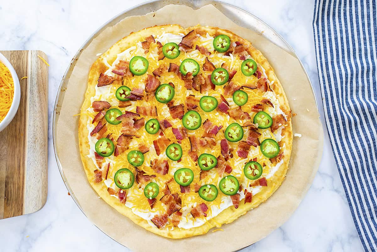 Jalapeno popper pizza on pizza pan.